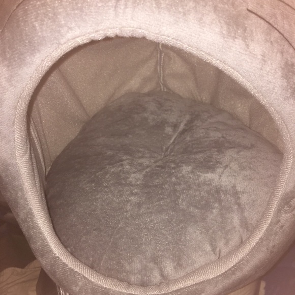 “Cat”Themed Cat bed Brand new in bag Grey with cat face and Tail size Medium - Picture 7 of 7